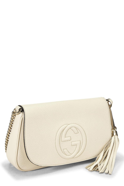 Gucci, Bandolera Soho con solapa y cadena de cuero granulado beige Pre-Loved, Dorado