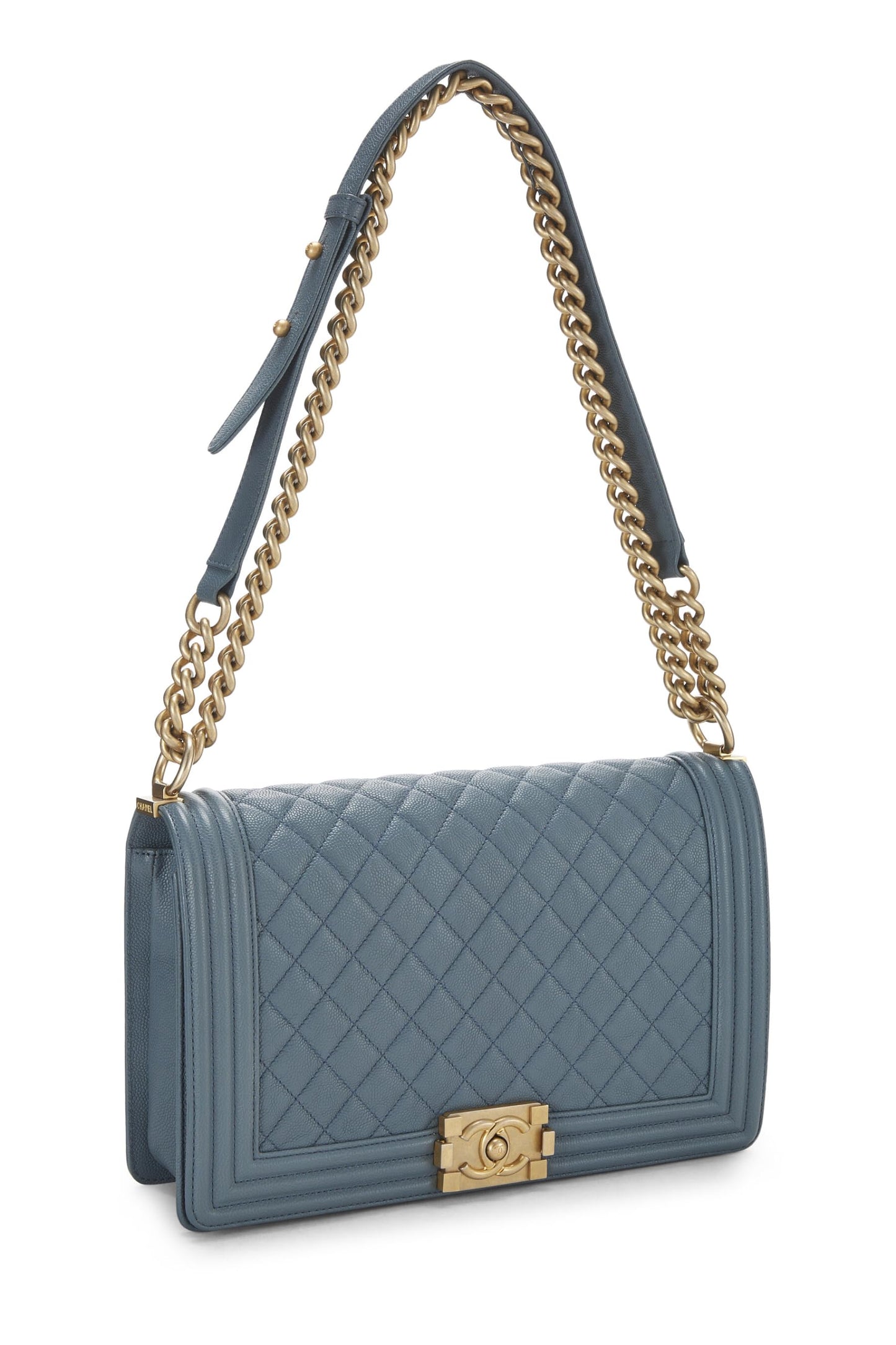 Chanel, sac Boy Caviar matelassé bleu d'occasion de taille moyenne, bleu