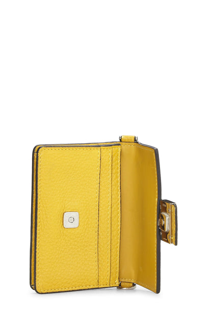 Fendi, Baguette Micro Plate en Cuir de Veau Jaune d'occasion, Jaune