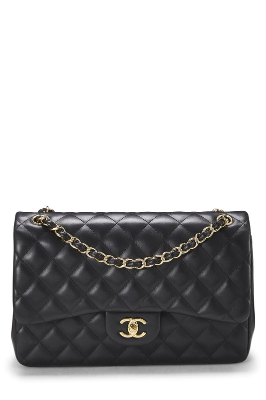 Chanel, Piel de cordero acolchada negra Pre-Loved New Classic Jumbo con doble solapa, Negro