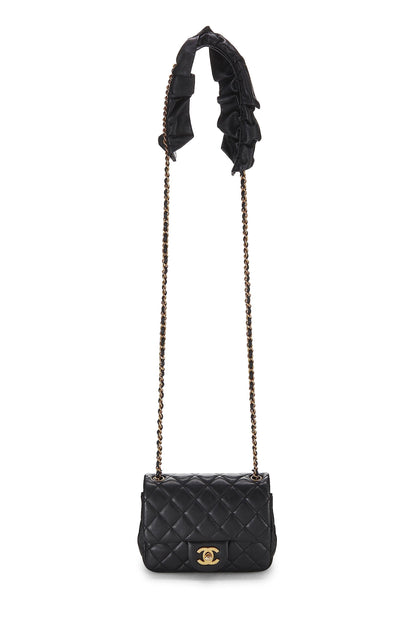 Chanel, Mini sac à rabat carré en cuir d'agneau matelassé noir Romance d'occasion, noir