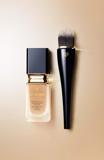 Clé de Peau Beauté, Light Coverage Foundation Brush