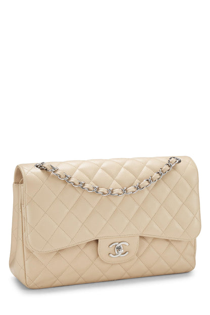 Chanel, Caviar acolchado beige Pre-Loved New Classic Jumbo con doble solapa, Beige