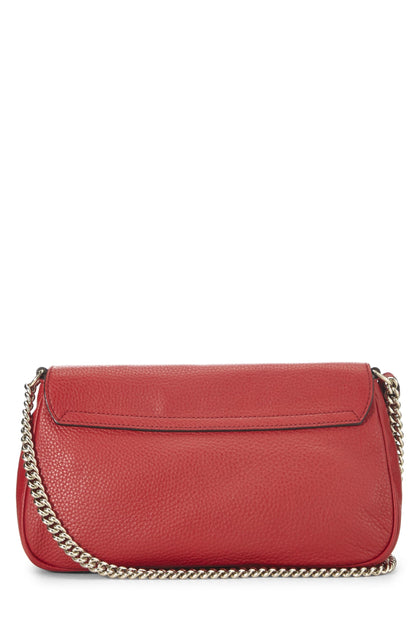 Gucci, bolso bandolera Soho de piel granulada roja con solapa y cadena, usado, rojo