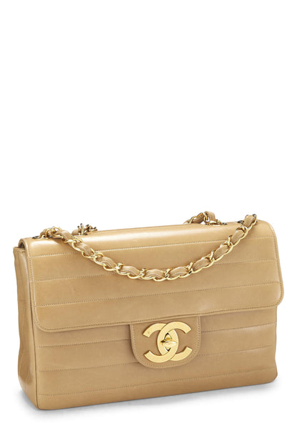 Chanel, Jumbo con media solapa horizontal de piel de cordero beige Pre-Loved, Beige