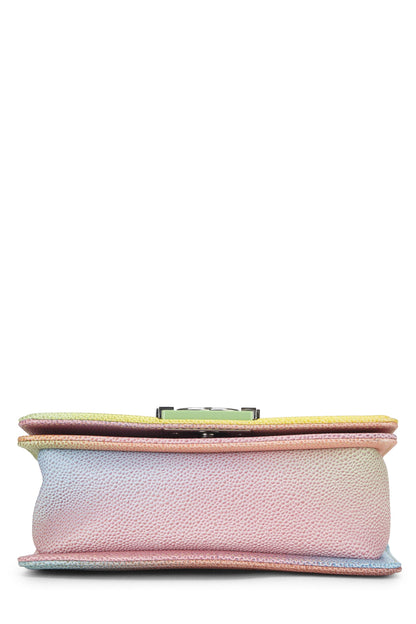 Chanel, Bolso pequeño Pre-Loved Rainbow de caviar acolchado para niño, Verde