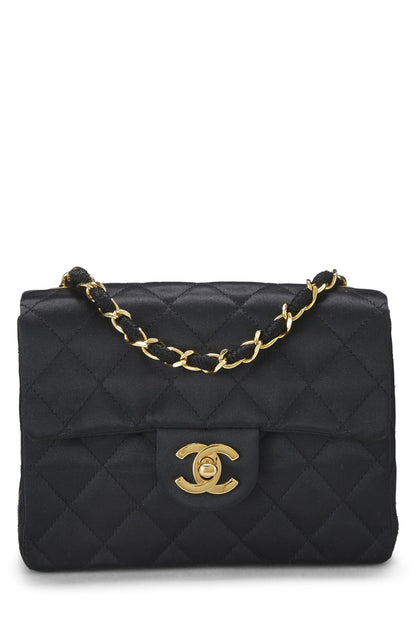 Chanel, Mini sac à rabat en satin matelassé noir d'occasion, noir