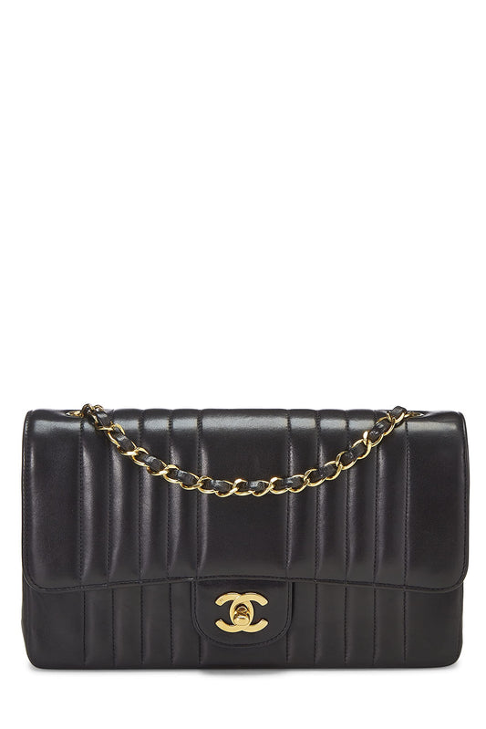 Chanel, sac à rabat vertical moyen en cuir d'agneau noir d'occasion, noir