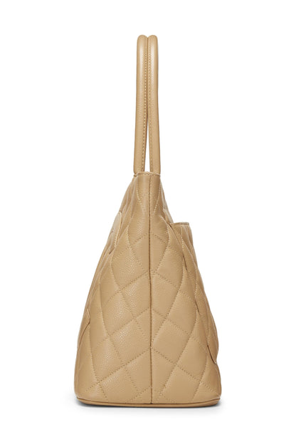 Chanel, sac fourre-tout matelassé à médaillon en caviar beige d'occasion, beige