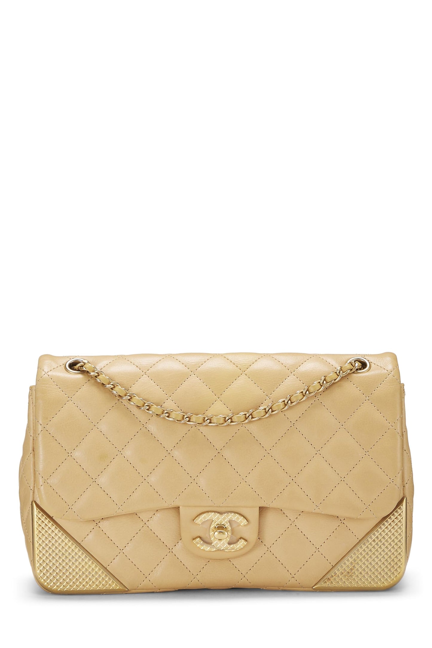 Chanel, Bolso con solapa Rock the Corner de piel de cordero en chevrón beige Pre-Loved Paris-Cosmopolite, mediano, beige