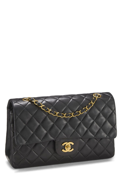 Chanel, Solapa doble clásica de piel de cordero acolchada negra Pre-Loved Mediana, Negro