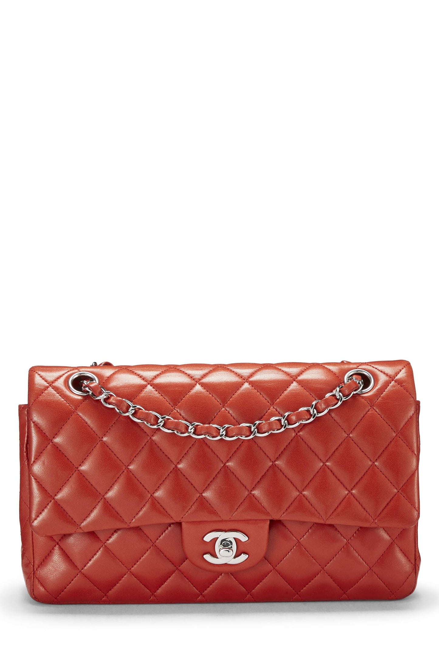 Chanel, sac à main classique à double rabat en cuir d'agneau matelassé rouge de taille moyenne, rouge