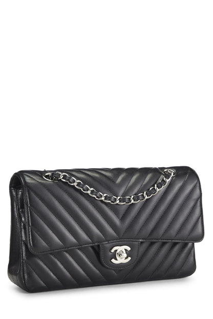 Chanel, sac à main classique à double rabat Black Chevron Caviar Medium d'occasion, noir