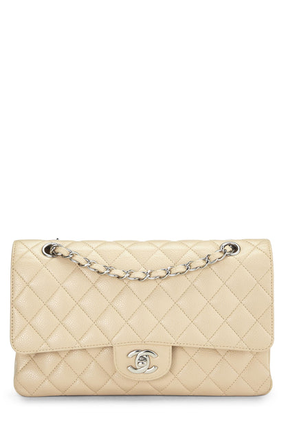 Chanel, Pre-Loved Caviar clásico acolchado beige con doble solapa mediana, Beige