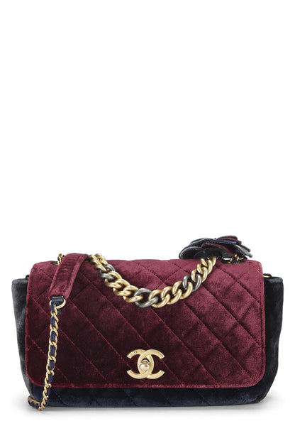 Chanel, Bolso con solapa de camelia de terciopelo tricolor Paris-Cosmopolite Pre-Loved, mediano, multicolor