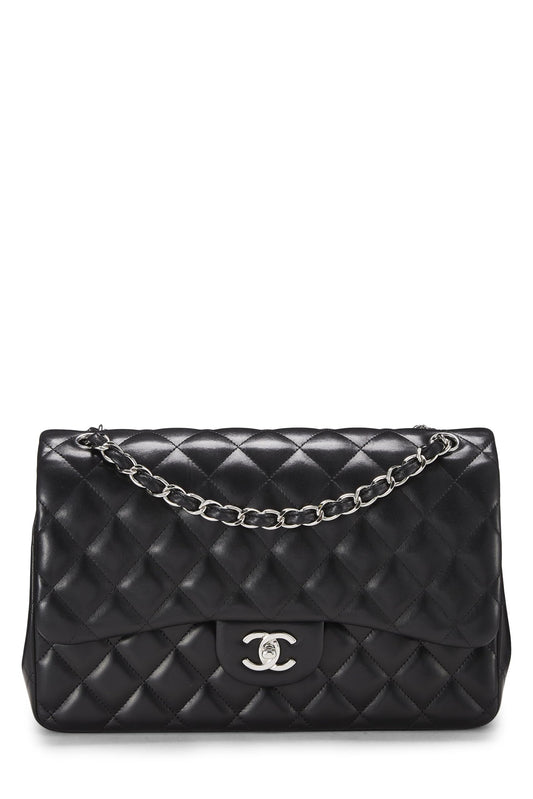 Chanel, sac à main jumbo à double rabat en cuir d'agneau matelassé noir d'occasion, noir