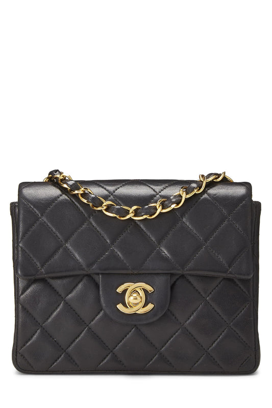 Chanel, Mini mini solapa de piel de cordero acolchada negra Pre-Loved, Negro