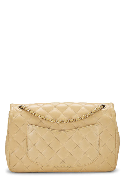 Chanel, sac à rabat Rock the Corner en cuir d'agneau beige à chevrons Paris-Cosmopolite, taille moyenne, beige