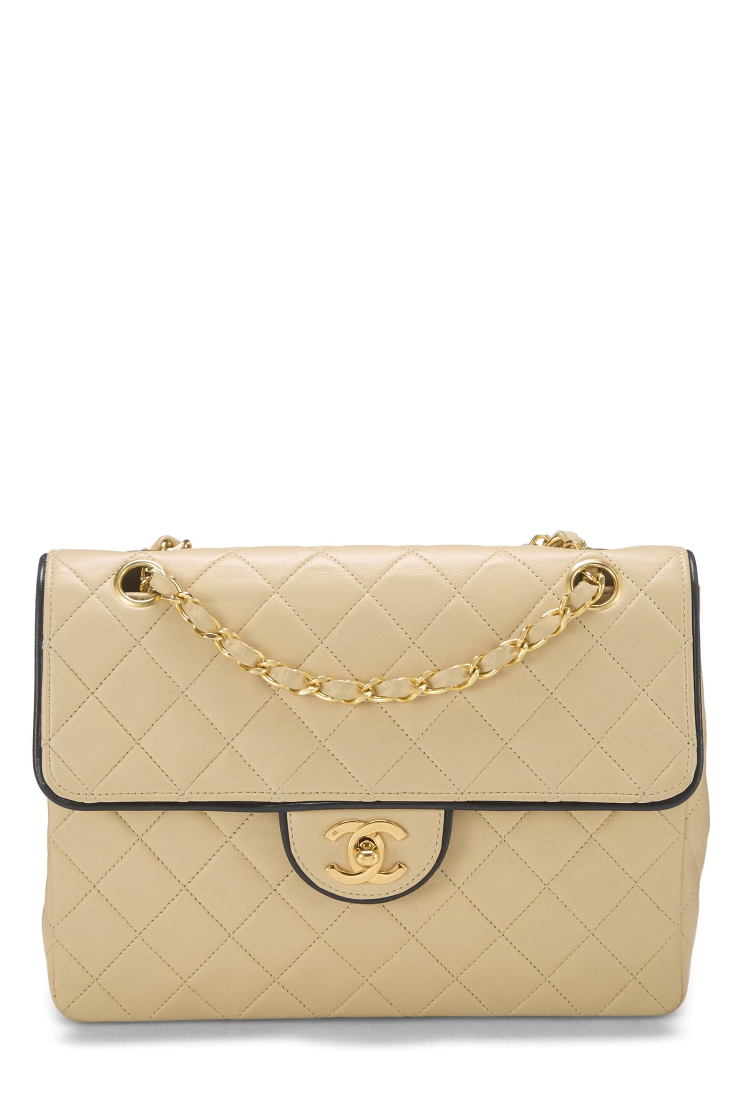 Chanel, Media solapa pequeña con ribetes de piel de cordero acolchada en beige Pre-Loved, Beige