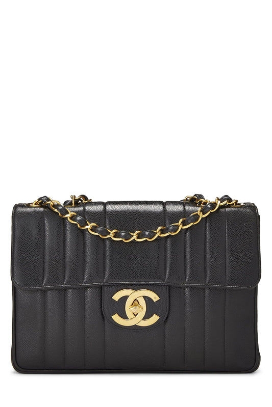 Chanel, Jumbo con media solapa vertical de caviar negro Pre-Loved, Negro