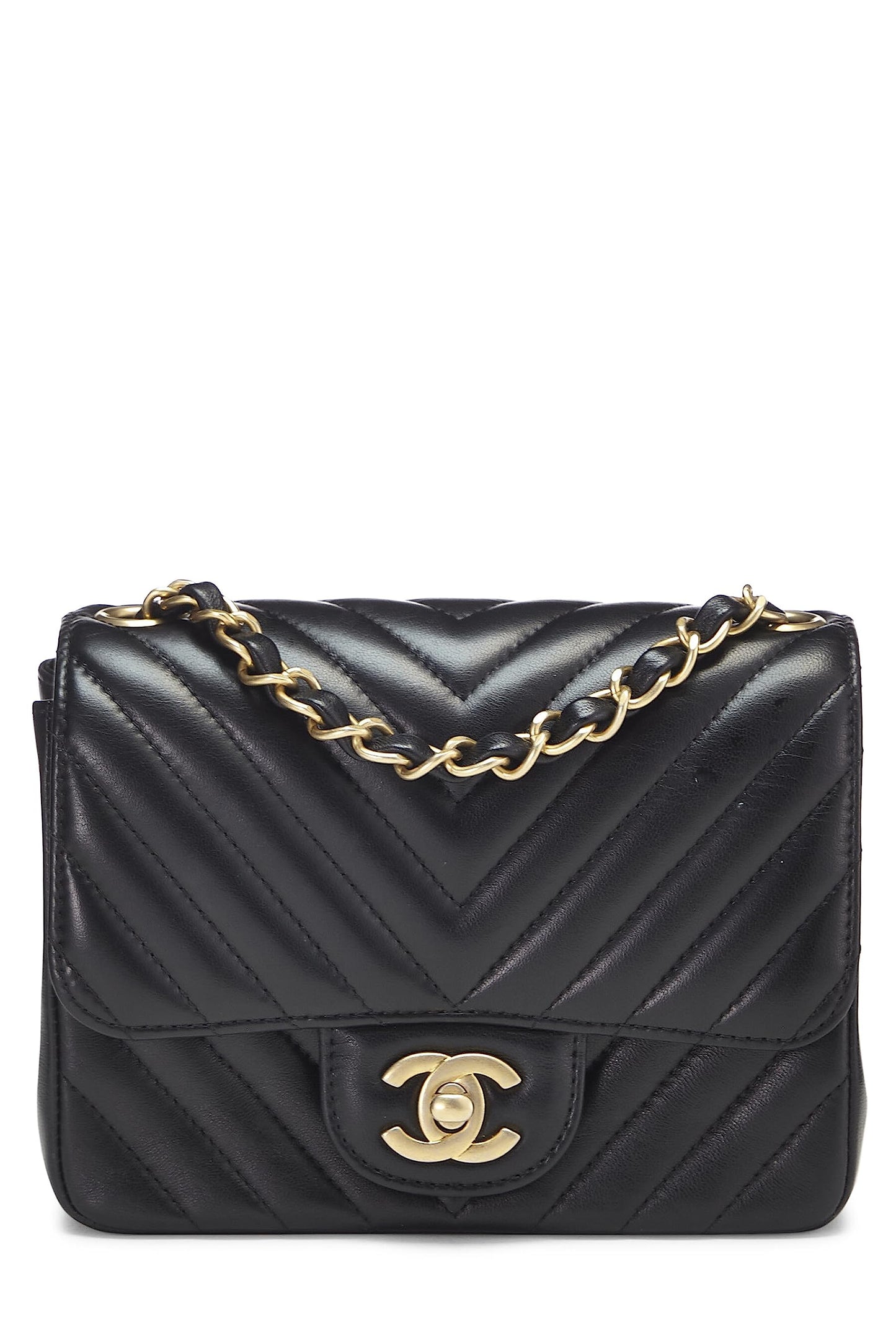 Chanel, Mini con solapa cuadrada de piel de cordero con chevron negro Pre-Loved, Negro