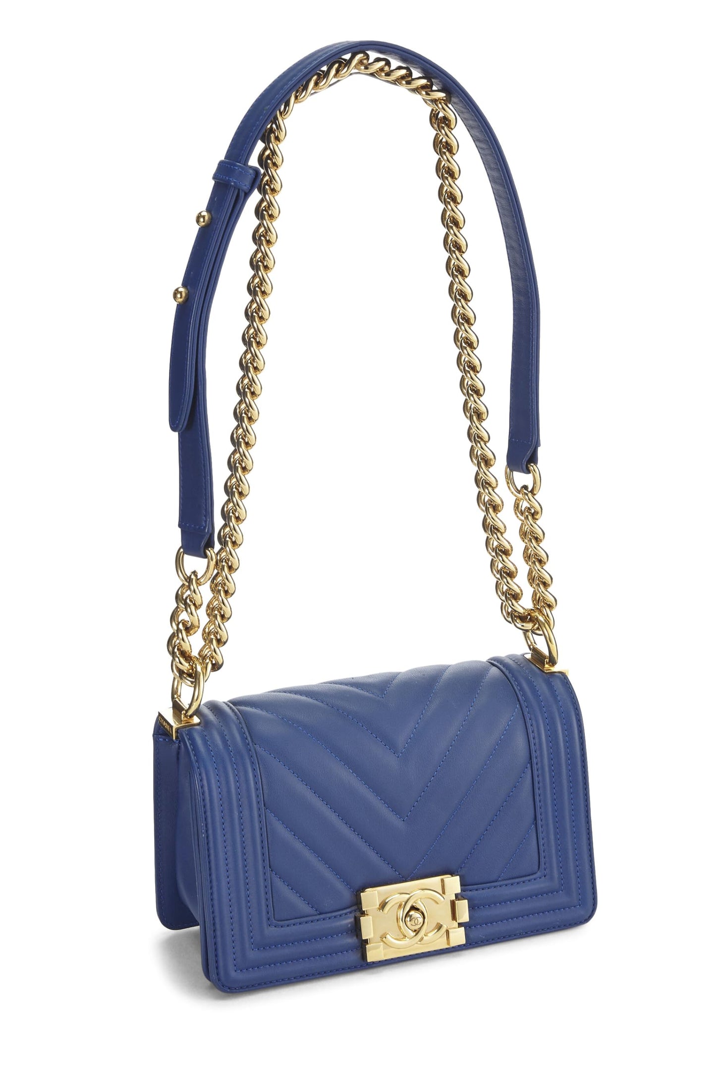 Chanel, petit sac Boy en cuir d'agneau bleu à chevrons d'occasion, bleu