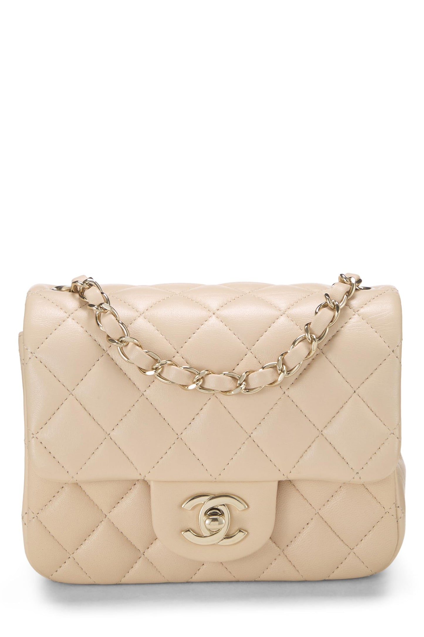 Chanel, Mini sac carré à rabat en cuir d'agneau matelassé beige d'occasion, beige