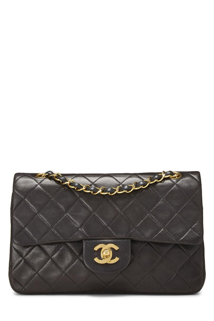 Chanel, Solapa doble clásica de piel de cordero acolchada negra Pre-Loved pequeña, Negro