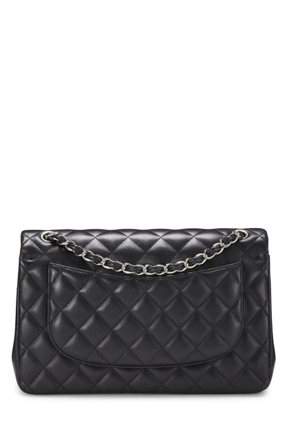 Chanel, Piel de cordero acolchada negra Pre-Loved New Classic Jumbo con doble solapa, Negro