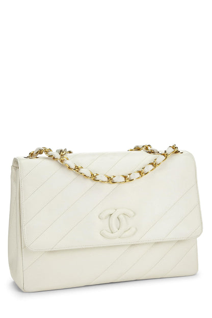 Chanel, Jumbo à rabat diagonal en caviar blanc d'occasion, blanc