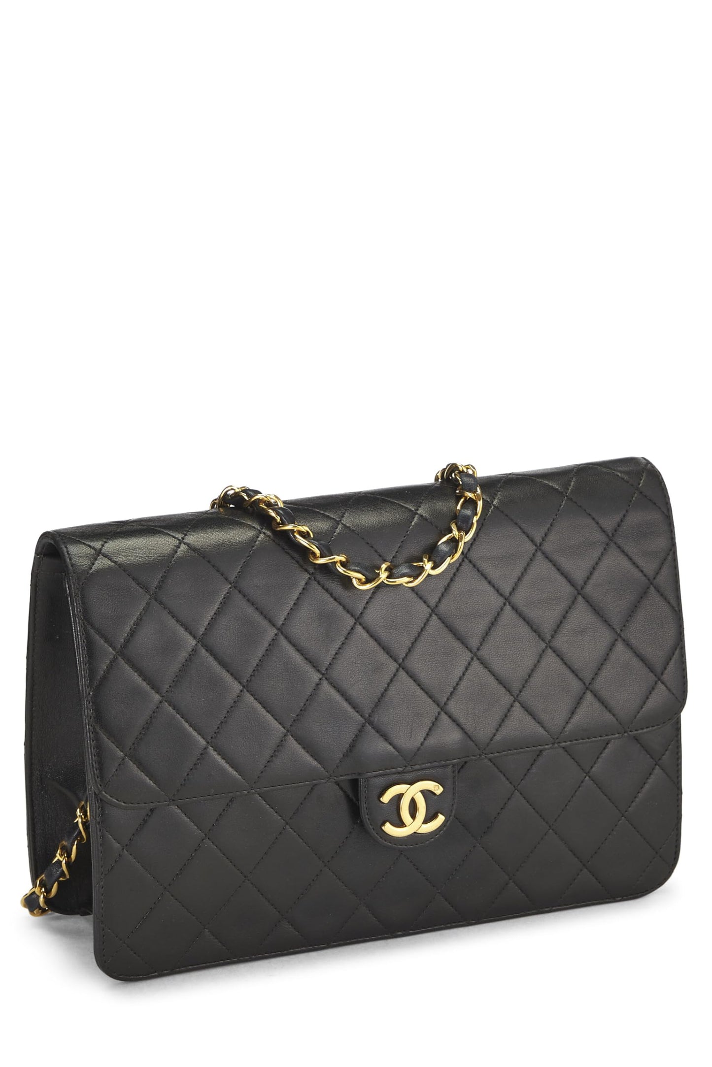 Chanel, sac à rabat matelassé en cuir d'agneau noir de taille moyenne, d'occasion, noir