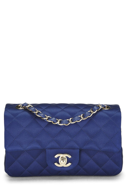 Chanel, Solapa rectangular pequeña de satén azul marino Pre-Loved, Azul marino