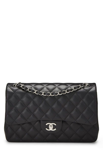 Chanel, sac à main jumbo à double rabat en cuir d'agneau matelassé noir d'occasion, noir