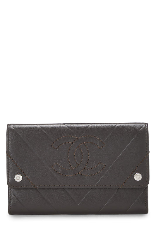 Chanel, portefeuille Chevron en cuir de veau marron d'occasion, marron