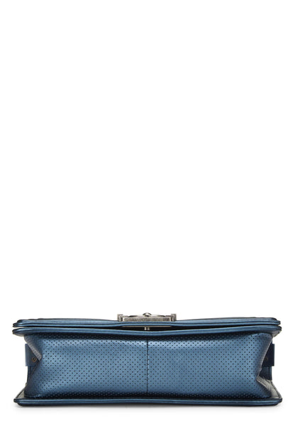 Chanel, sac Boy Medium perforé bleu marine irisé d'occasion, bleu marine