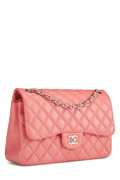 Chanel, sac à main jumbo à double rabat en cuir d'agneau matelassé rose d'occasion, rose