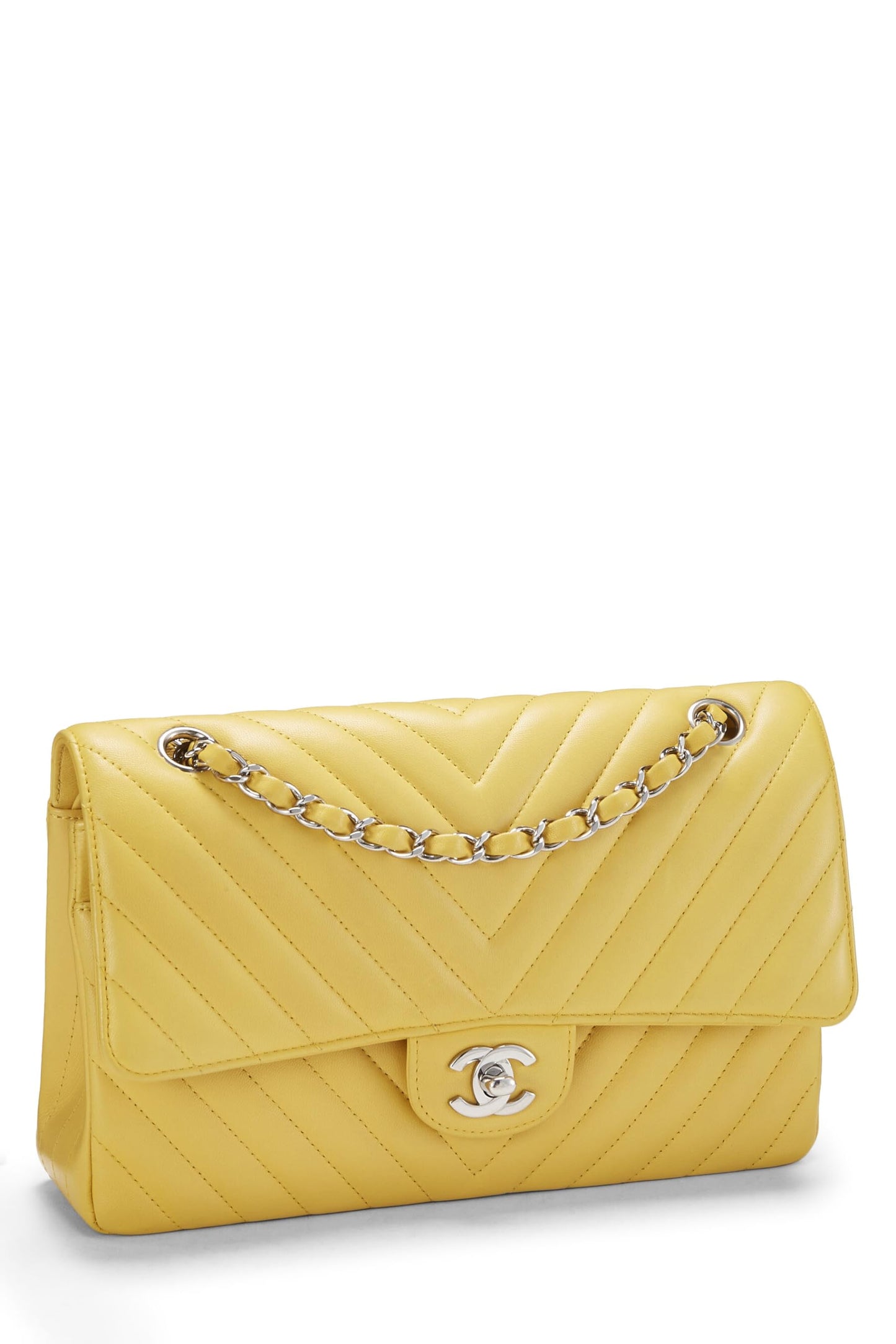 Chanel, sac à main classique à double rabat en cuir d'agneau à chevrons jaune d'occasion, taille M, jaune