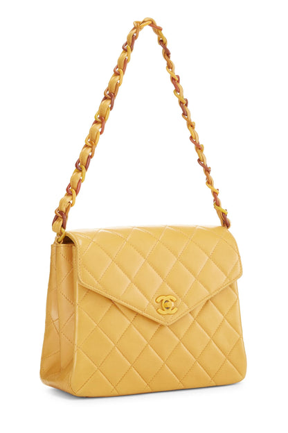 Chanel, Bolso de hombro con solapa y sobre acolchado de piel de cordero naranja Pre-Loved, Naranja