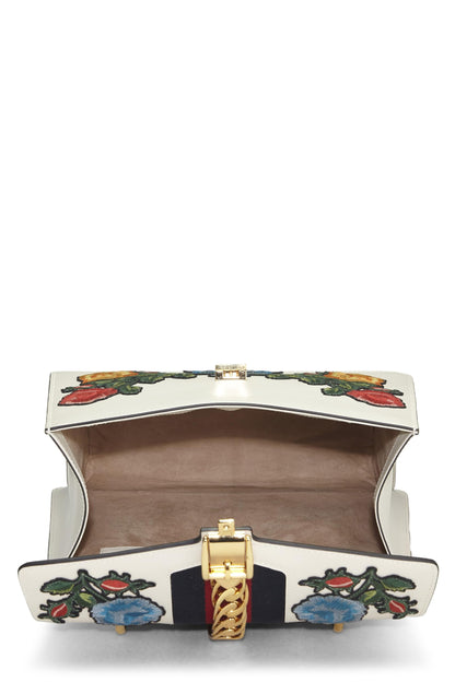 Gucci, Sylvie Medium en cuir blanc brodé de fleurs d'occasion, blanc