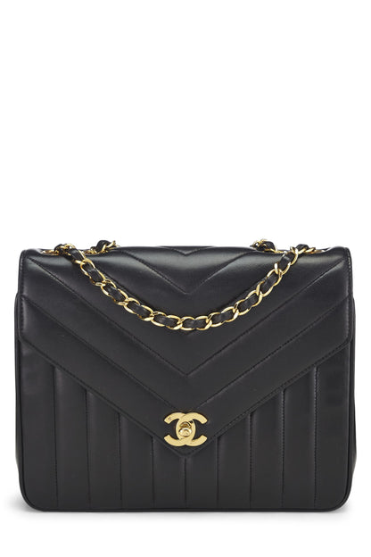 Chanel, petite enveloppe à rabat en cuir d'agneau noir à chevrons d'occasion, noir