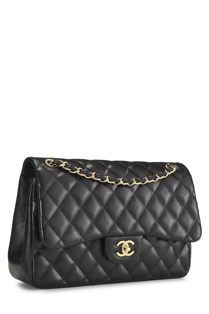 Chanel, sac à main jumbo à double rabat en cuir d'agneau matelassé noir d'occasion, noir