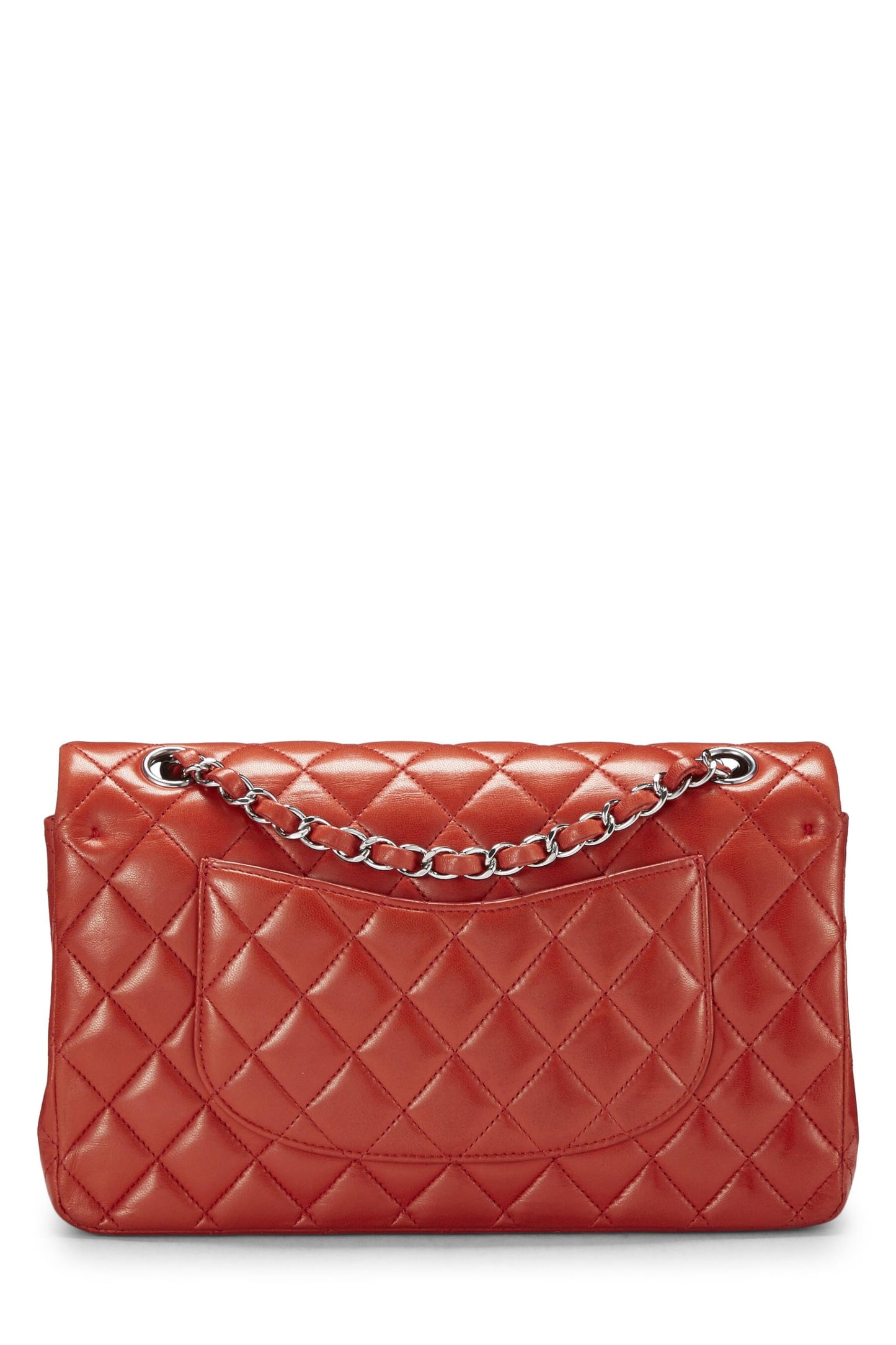 Chanel, sac à main classique à double rabat en cuir d'agneau matelassé rouge de taille moyenne, rouge