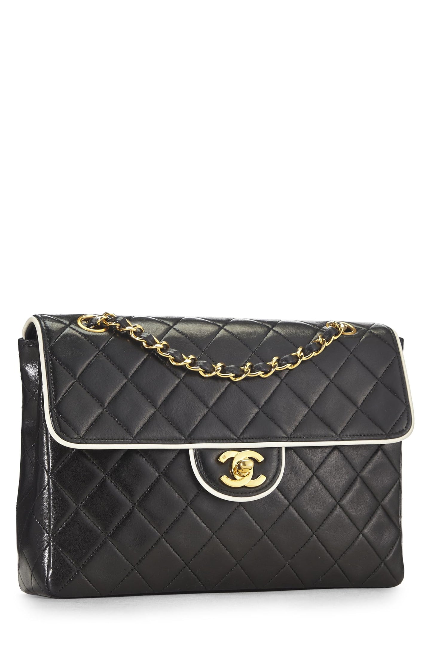 Chanel, Petit sac à rabat en cuir d'agneau matelassé noir d'occasion, noir