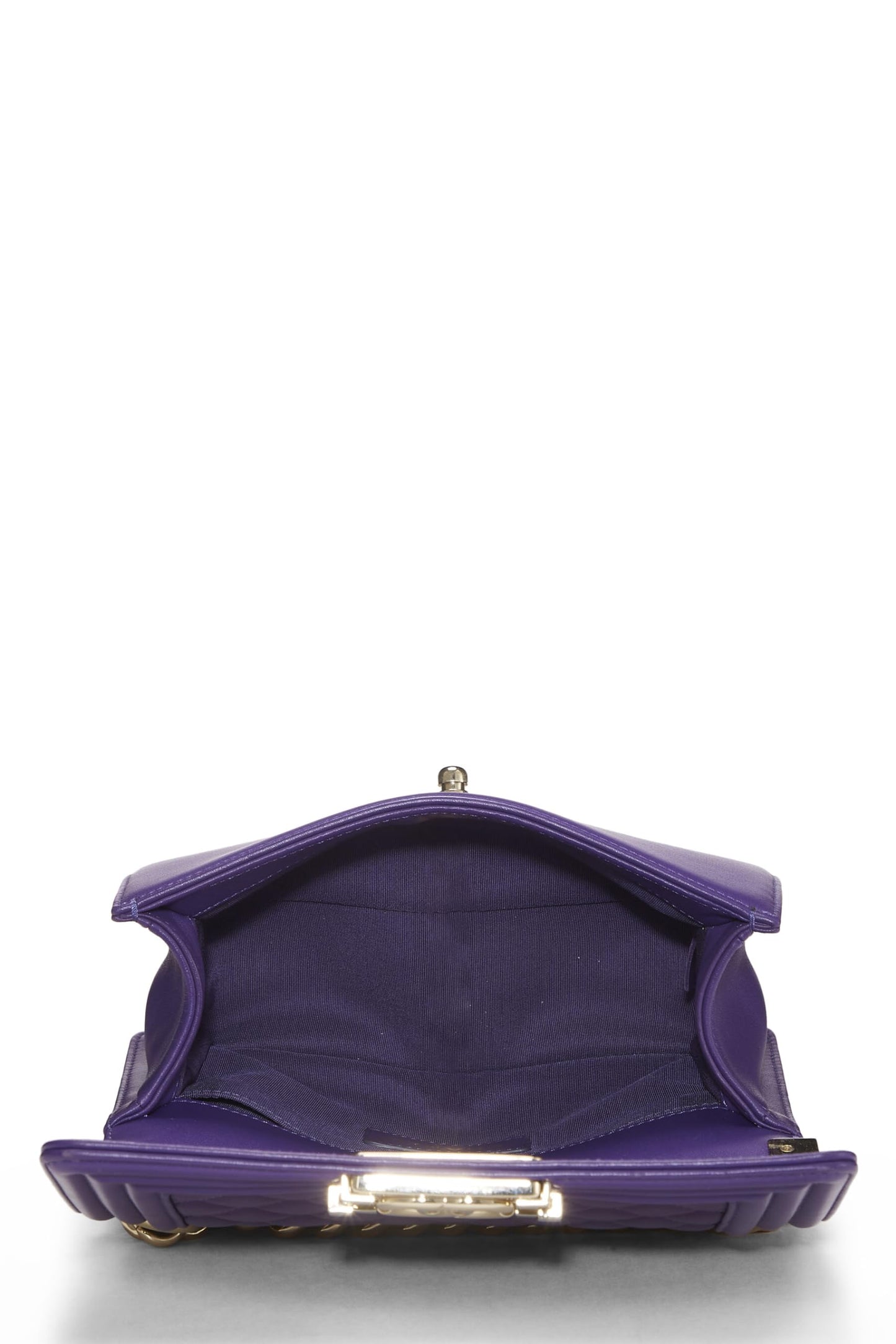 Chanel, petit sac Boy en cuir d'agneau à chevrons violet d'occasion, violet