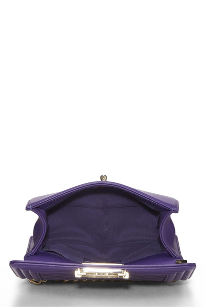 Chanel, Bolso pequeño para niño de piel de cordero con chevron morado Pre-Loved, Púrpura