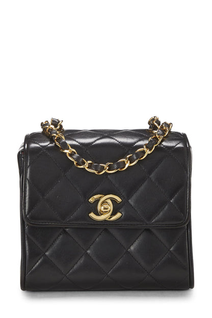 Chanel, Mini mini solapa de piel de cordero acolchada negra Pre-Loved, Negro