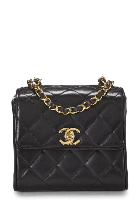 Chanel, Mini sac à rabat en cuir d'agneau matelassé noir d'occasion, noir