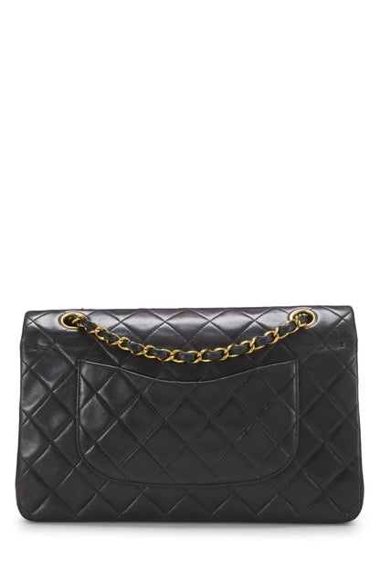 Chanel, Solapa doble clásica de piel de cordero acolchada negra Pre-Loved Mediana, Negro