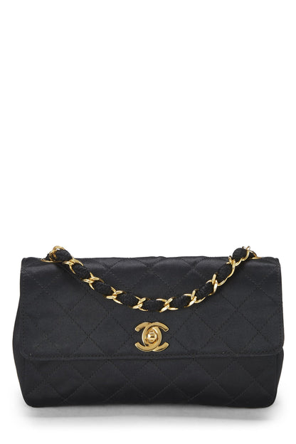 Chanel, Mini sac à rabat en satin matelassé noir d'occasion, noir