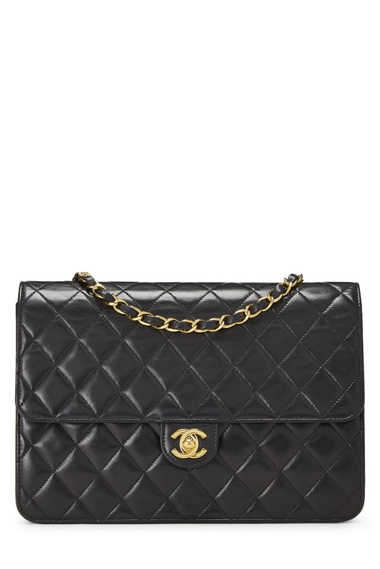 Chanel, sac à rabat en cuir d'agneau matelassé noir d'occasion, taille M, noir